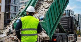 Вывоз строительного мусора в Феодосии: услуги лицензированной компании — ПроМусор